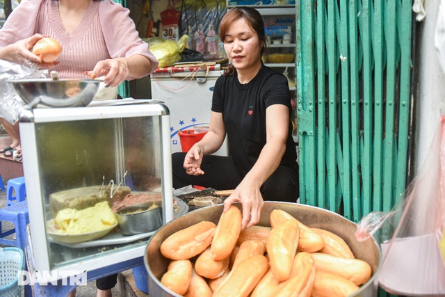 A conservative bakery in the subsidized period of the morning stopped flying 400-11