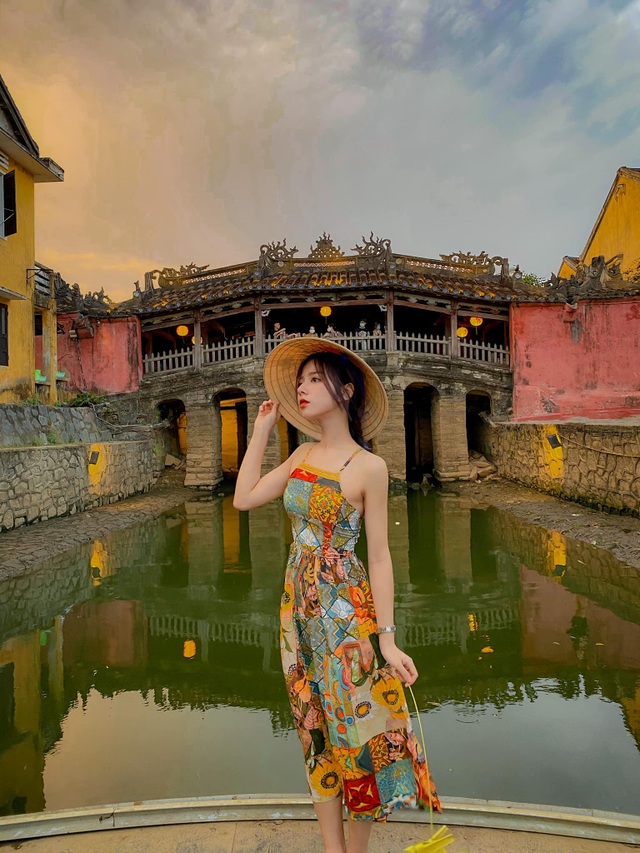 Vòng eo nhỏ khó tin của nữ sinh nổi tiếng nhất ĐH Kinh tế quốc dân - 3 Vòng eo nhỏ khó tin của nữ sinh nổi tiếng nhất ĐH Kinh tế quốc dân - 3