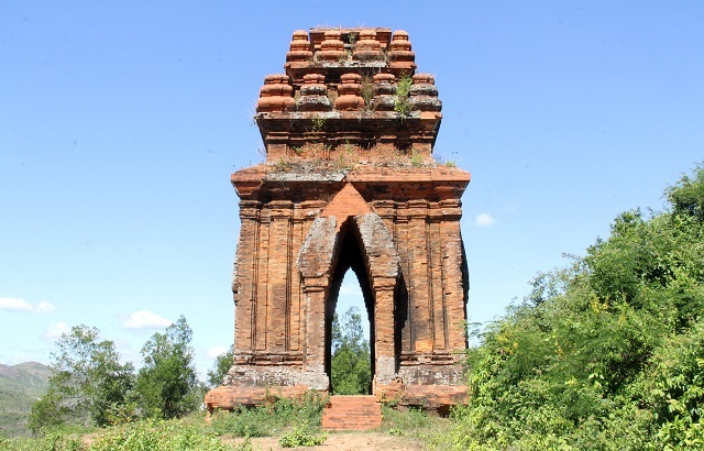 Unique thousand-year-old Cham towers cluster in Binh Dinh attracts check-in guests - 6