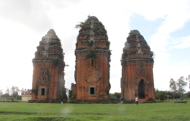 Unique thousand-year-old Cham towers cluster in Binh Dinh attracts visitors to check-in - 8