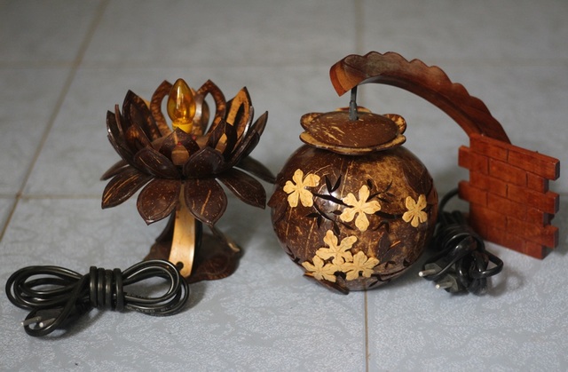 Disabled man and unique products from coconut shells - 2