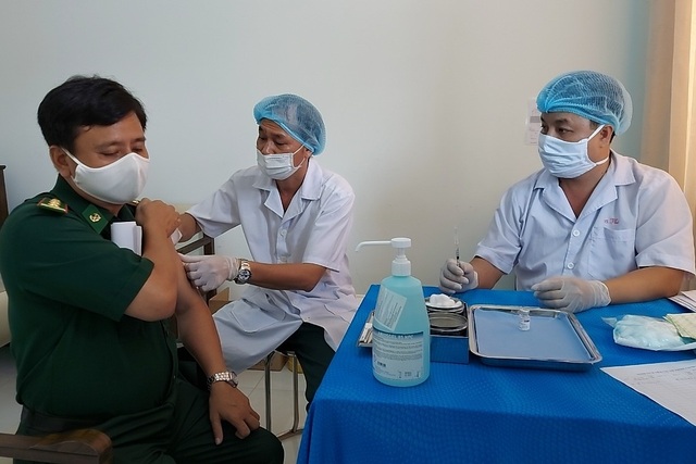 Tiêm vắc xin Covid-19 bảo vệ lực lượng biên phòng Tây Nam - 9 Tiêm vắc xin Covid-19 bảo vệ lực lượng biên phòng Tây Nam - 9