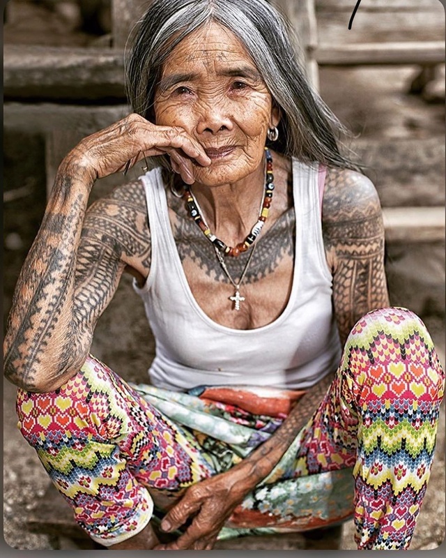 Xăm hình thủ công già nhất: Tại Việt Nam, nghệ thuật xăm hình đã trở thành một nghề truyền thống và được các nghệ sỹ truyền đạt từ đời này sang đời khác. Năm 2024, người dân Việt Nam vẫn có thể tìm thấy những nghệ sỹ xăm hình già nhất và kinh nghiệm nhất để thực hiện những hình xăm đẹp nhất và sâu sắc nhất.