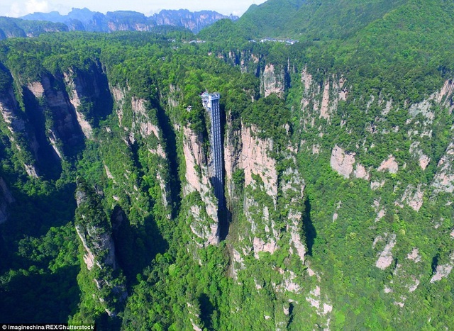 Kinh ngạc trước cách Trung Quốc xây thang máy cao nhất thế giới bằng tay - 3