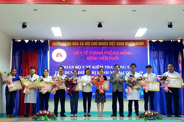 Thứ trưởng Bộ Y tế kiểm tra công tác điều trị Covid-19 tại Đà Nẵng - 2 Thứ trưởng Bộ Y tế kiểm tra công tác điều trị Covid-19 tại Đà Nẵng - 2