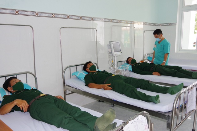 Tiêm vắc xin Covid-19 bảo vệ lực lượng biên phòng Tây Nam - 7 Tiêm vắc xin Covid-19 bảo vệ lực lượng biên phòng Tây Nam - 7