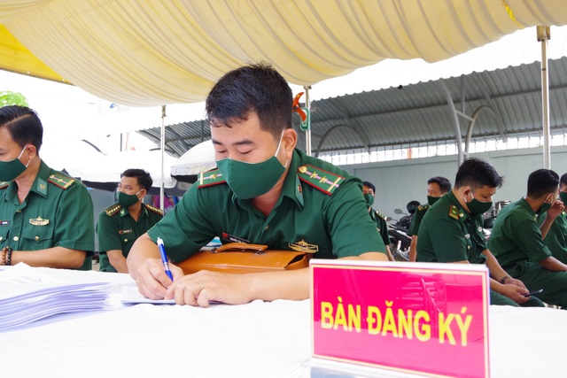 Tiêm vắc xin Covid-19 bảo vệ lực lượng biên phòng Tây Nam - 1 Tiêm vắc xin Covid-19 bảo vệ lực lượng biên phòng Tây Nam - 1