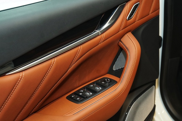 Ngắm nội thất tinh tế Ermenegildo Zegna trên chiếc Maserati Levante - 7 Ngắm nội thất tinh tế Ermenegildo Zegna trên chiếc Maserati Levante - 7