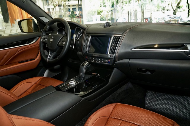 Ngắm nội thất tinh tế Ermenegildo Zegna trên chiếc Maserati Levante - 3 Ngắm nội thất tinh tế Ermenegildo Zegna trên chiếc Maserati Levante - 3
