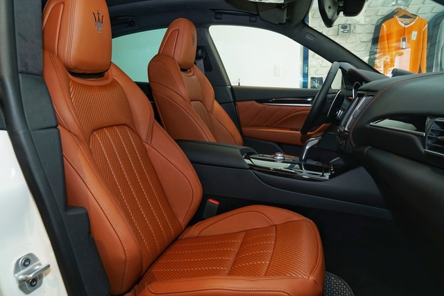 Ngắm nội thất tinh tế Ermenegildo Zegna trên chiếc Maserati Levante - 8 Ngắm nội thất tinh tế Ermenegildo Zegna trên chiếc Maserati Levante - 8