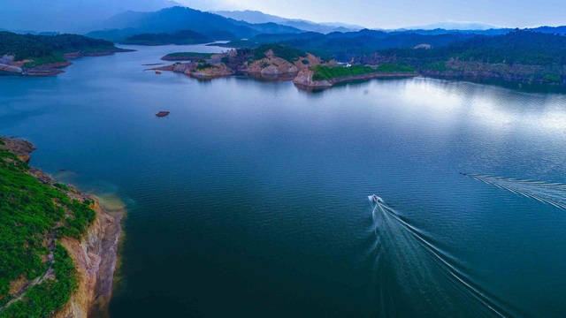 Đã mắt những mẻ vó đèn, mỗi lần kéo gần cả tấn cá - 1 Đã mắt những mẻ vó đèn, mỗi lần kéo gần cả tấn cá - 1