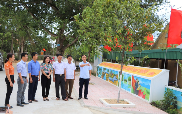 Huyện miền núi biên giới đầu tiên trên cả nước đạt chuẩn nông thôn mới - 2 Huyện miền núi biên giới đầu tiên trên cả nước đạt chuẩn nông thôn mới - 2