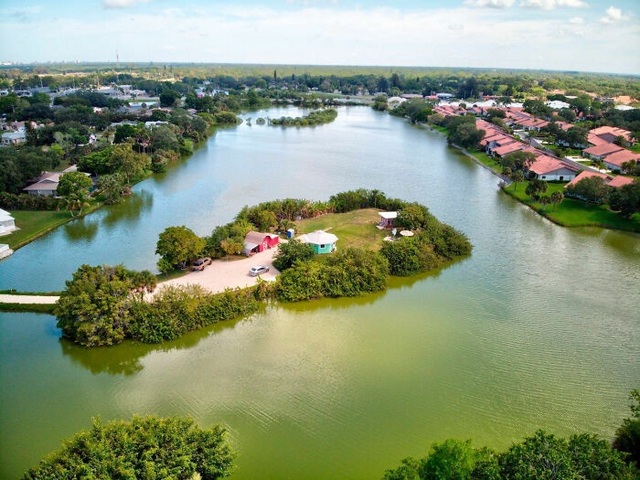 Chàng trai mua đảo biến thành thiên đường xanh sống bình yên cùng bạn gái - 4 Chàng trai mua đảo biến thành thiên đường xanh sống bình yên cùng bạn gái - 4