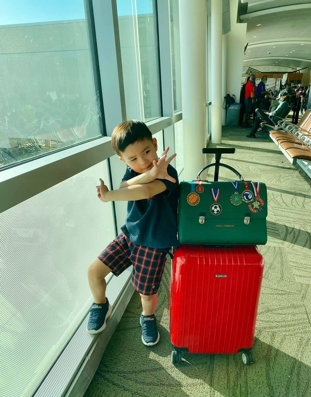 Con trai Đan Trường mặc đồ hiệu đắt đỏ đi du lịch Hawaii chào hè - 2 Con trai Đan Trường mặc đồ hiệu đắt đỏ đi du lịch Hawaii chào hè - 2