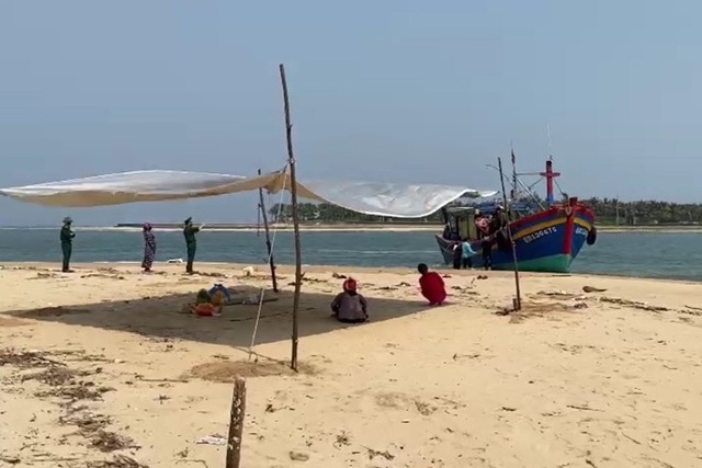 Tìm thấy thi thể ngư dân Quảng Bình mất tích 4 ngày trên biển - 1