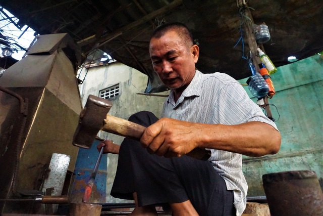 Nỗi niềm người thợ cuối cùng tại làng nghề rèn Lai Châu - 1 Nỗi niềm người thợ cuối cùng tại làng nghề rèn Lai Châu - 1