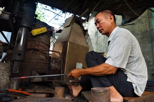 Nỗi niềm người thợ cuối cùng tại làng nghề rèn Lai Châu - 4 Nỗi niềm người thợ cuối cùng tại làng nghề rèn Lai Châu - 4