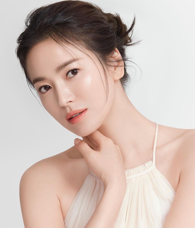 Song Hye Kyo: Từng bị chê béo múp và người bạn khác giới bí mật - 1 Song Hye Kyo: Từng bị chê béo múp và người bạn khác giới bí mật - 1