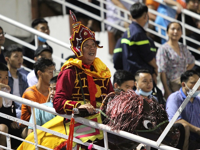 Lee Nguyễn không thi đấu, CLB TPHCM thua đậm Bình Định trên sân nhà - 8 Lee Nguyễn không thi đấu, CLB TPHCM thua đậm Bình Định trên sân nhà - 8