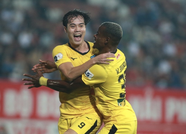 6 trận liên tiếp bất bại, HA Gia Lai sẽ bay cao ở V-League mùa này?! - 3 6 trận liên tiếp bất bại, HA Gia Lai sẽ bay cao ở V-League mùa này?! - 3