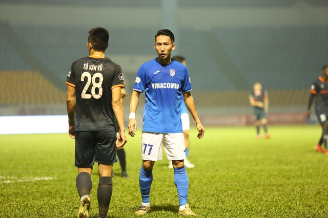 Thắng nhẹ B.Bình Dương, Than Quảng Ninh vẫn bay cao ở V-League - 2 Thắng nhẹ B.Bình Dương, Than Quảng Ninh vẫn bay cao ở V-League - 2