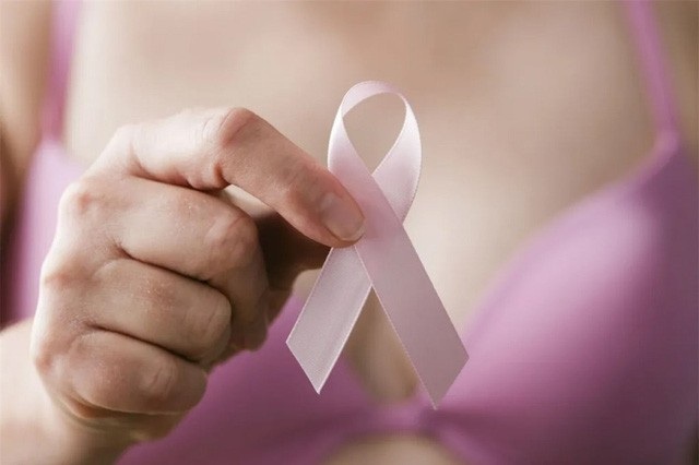 6 dấu hiệu cảnh báo sớm ung thư vú mà bạn không nên bỏ qua - 1