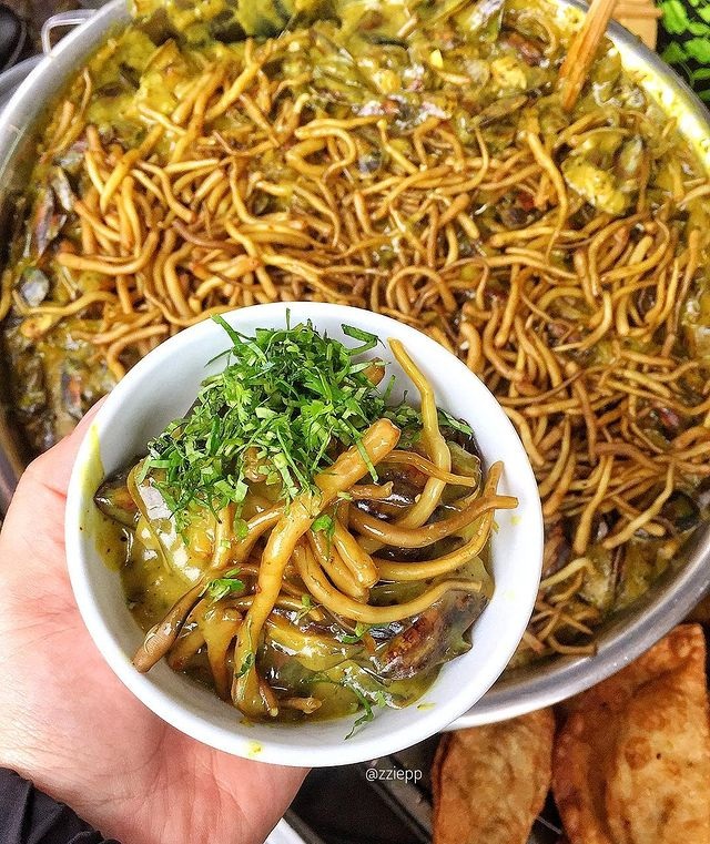 Specialties with long legs peeling tired hands, customers slurp the whole bowl in Hai Phong - 5