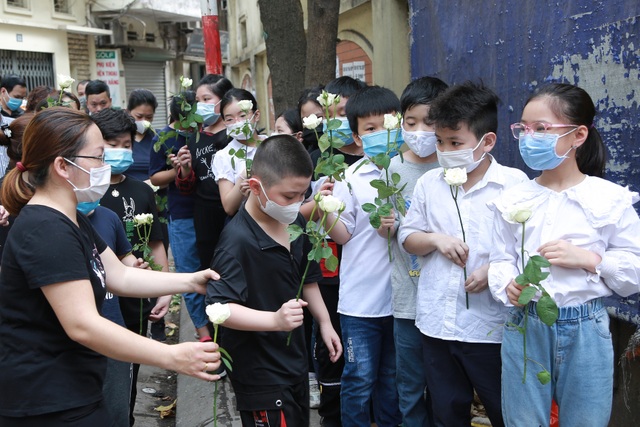 Hà Nội: Đau xót tiễn biệt cả gia đình 4 người tử vong trong vụ cháy - 5