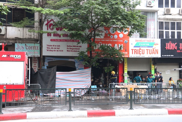 Hà Nội: Ngôi nhà bị cháy làm 4 người chết có dạng ống, chỉ một lối ra vào - 1 Hà Nội: Ngôi nhà bị cháy làm 4 người chết có dạng ống, chỉ một lối ra vào - 1