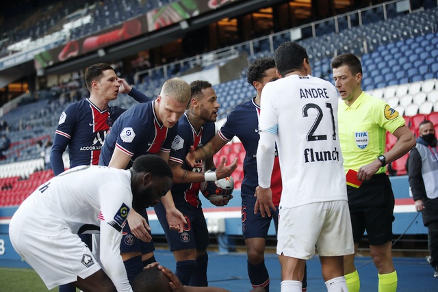 Choáng với số lần Neymar bị đuổi khỏi sân, báo hại PSG - 4 Choáng với số lần Neymar bị đuổi khỏi sân, báo hại PSG - 4