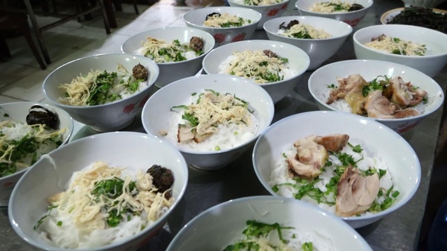 Pho shop 5000 VND: 16 years without price increase, selling 500 bowls a day in Nam Dinh - 5