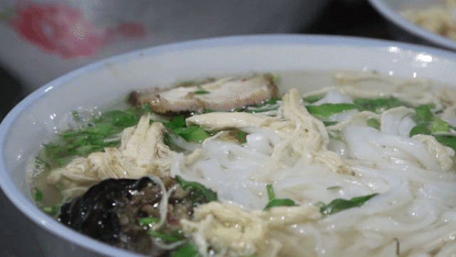Pho shop 5000 VND: 16 years without price increase, 500 bowls sold a day in Nam Dinh - 6