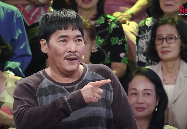 MC Lại Văn Sâm gặp sự cố, vội nhắn khán giả thông cảm trên sóng truyền hình - 7 MC Lại Văn Sâm gặp sự cố, vội nhắn khán giả thông cảm trên sóng truyền hình - 7
