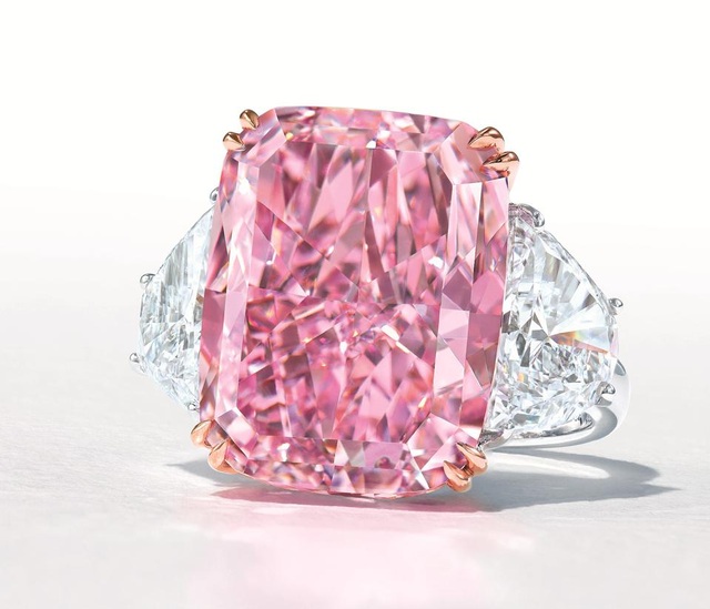 Viên kim cương hồng tím cực hiếm sắp được bán với giá 38 triệu USD - 1