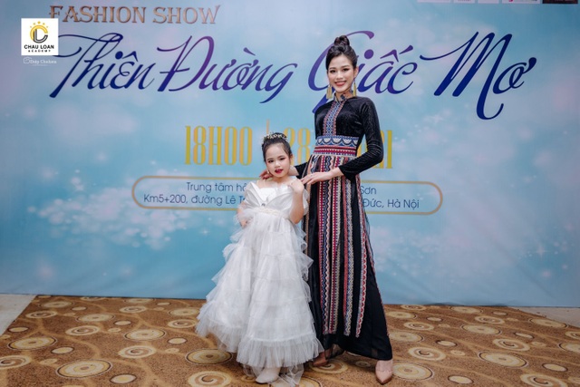 Á hậu nhí Thế giới Trần Thị Hoàng Vân hát mở màn show diễn Thiên đường giấc mơ - 4 Á hậu nhí Thế giới Trần Thị Hoàng Vân hát mở màn show diễn Thiên đường giấc mơ - 4