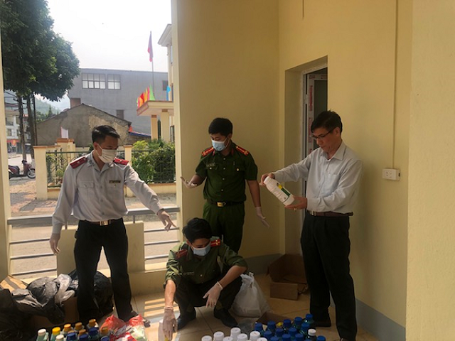 Lào Cai: Thu giữ nhiều thuốc sâu, thuốc diệt cỏ cực độc bán trái phép - 1 Lào Cai: Thu giữ nhiều thuốc sâu, thuốc diệt cỏ cực độc bán trái phép - 1