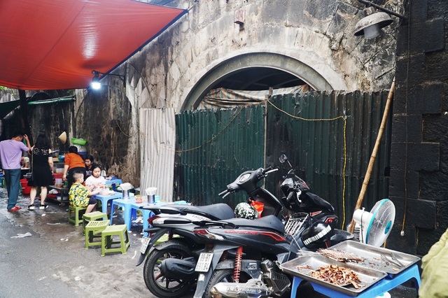 Thêm một vòm cầu trăm tuổi phố Phùng Hưng được đục thông - 8 Thêm một vòm cầu trăm tuổi phố Phùng Hưng được đục thông - 8