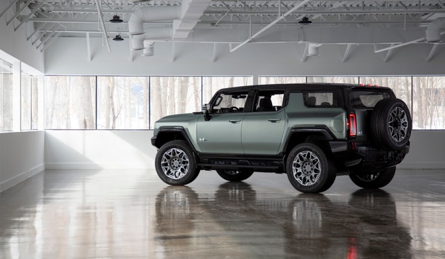 Hummer EV SUV mỗi lần sạc điện chạy được gần 500km - 3