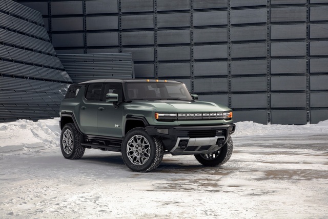 Hummer EV SUV mỗi lần sạc điện chạy được gần 500km - 1