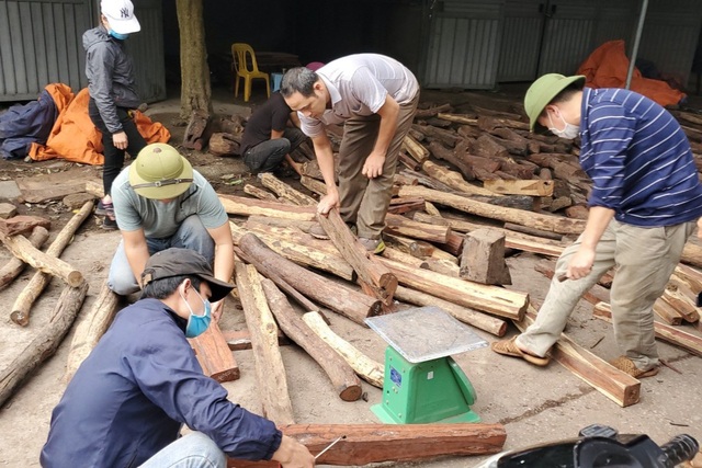 Ghé chợ củi khô xem người bán kiếm trăm triệu đồng mỗi năm - 1 Ghé chợ củi khô xem người bán kiếm trăm triệu đồng mỗi năm - 1