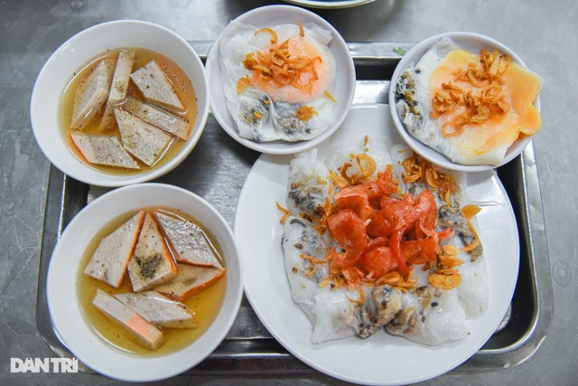 The shop has been selling for 40 years, selling 200 servings per day in Hanoi - 5