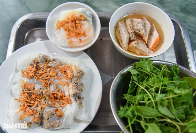 The shop has been selling for 40 years, selling 200 servings per day in Hanoi - 8