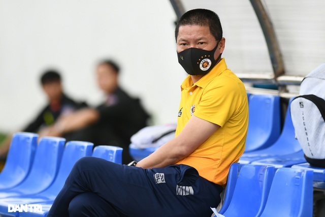 Guồng quay trảm tướng ở V-League đang tăng tốc - 2