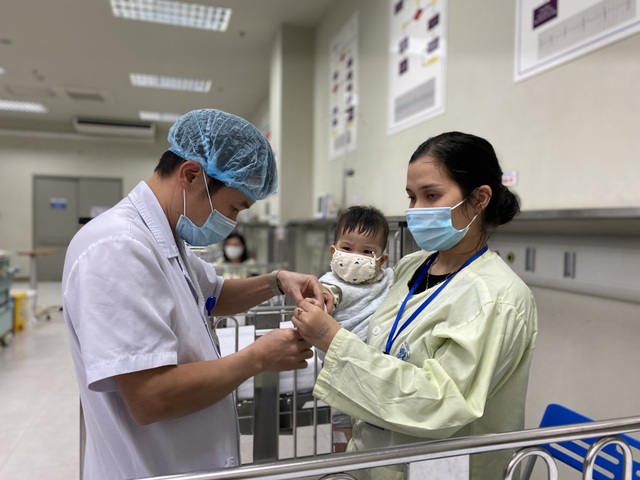 Người Việt vẫn phải chi 43% tiền túi khi đi khám bệnh - 2 Người Việt vẫn phải chi 43% tiền túi khi đi khám bệnh - 2