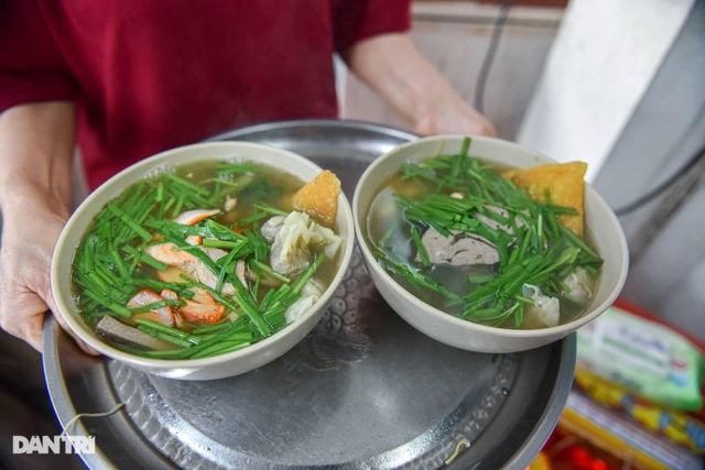 Selling Nam Bo vermicelli, frank noodle, the owner buys land, buys a house in Hanoi old town - 2