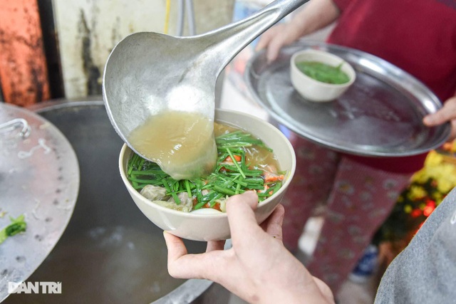 Selling Nam Bo vermicelli, frank noodles, the owner buys land, buys a house in Hanoi old town - 3