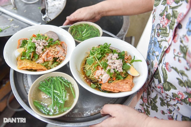 Selling Nam Bo vermicelli, frank noodles, the owner buys land, buys a house in Hanoi old town - 5