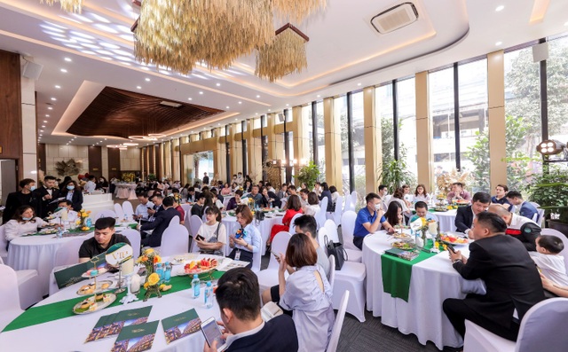 Him Lam Vạn Phúc: Sôi động giao dịch tại sự kiện bán hàng tháng 4 - 1 Him Lam Vạn Phúc: Sôi động giao dịch tại sự kiện bán hàng tháng 4 - 1