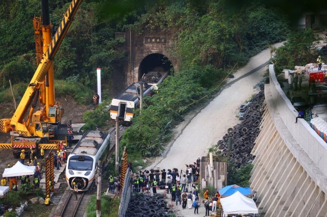 Một phút định mệnh trước thảm họa đường sắt Đài Loan làm 50 người chết - 1