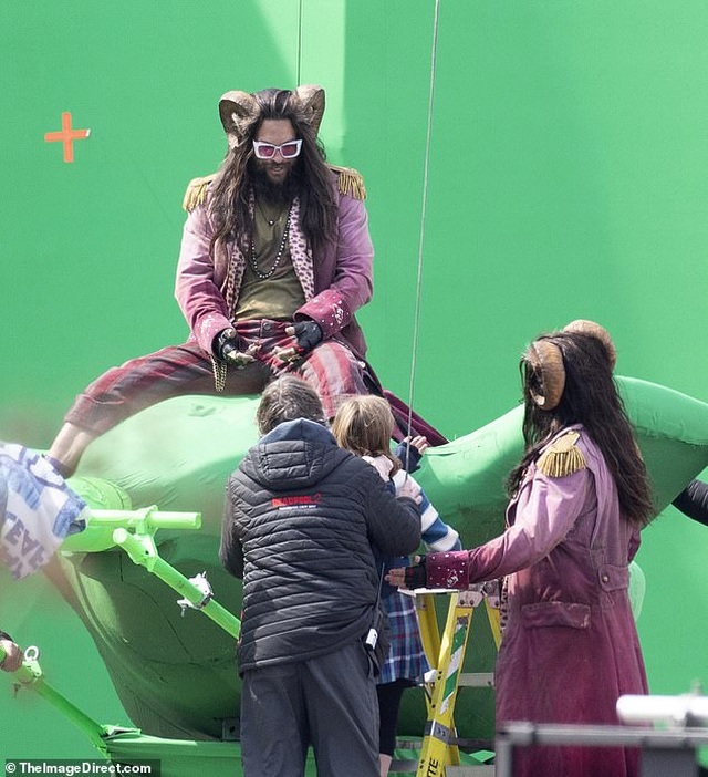 Không thể nhận ra Vua thủy tề Jason Momoa khi đeo sừng, gắn răng nanh - 1 Không thể nhận ra Vua thủy tề Jason Momoa khi đeo sừng, gắn răng nanh - 1